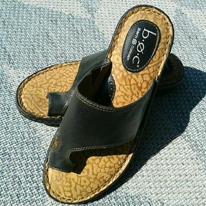 b.o.c. Born Concept NWOT Dk Brown Toe Ring Sandal